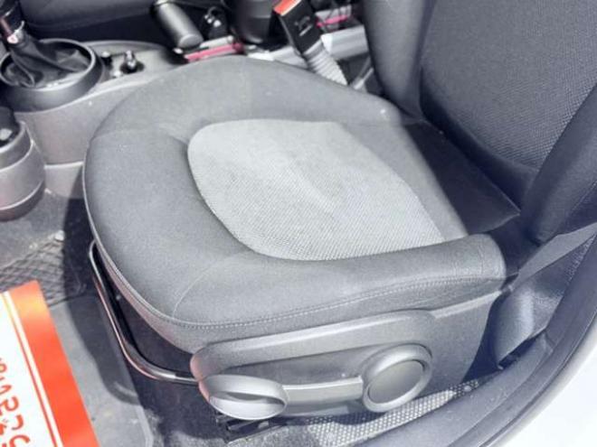 ミニクロスオーバー クーパー D オール4 4WD　下廻防錆スマキーETC夏冬タイヤ 正規輸入車 2000