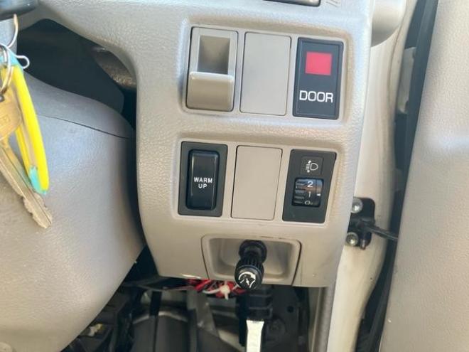トヨエース　４ＷＤ　リヤカメラ　パネルバン　テレビ　パワーウィンドウ　パワステ 4WD 4000(D) 2Dr