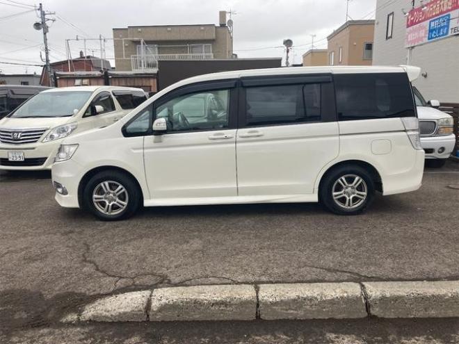 ステップワゴンスパーダ Ｚ　純正エアロ　両側パワースライドドア　ツインモニタ　フリップダウンモニタ　バックカメラ　フルセグ　社外アルミ 2WD 2000 5Dr