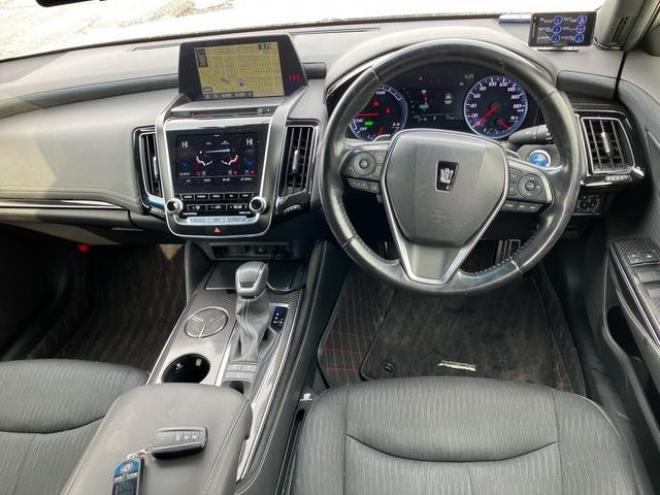 クラウンハイブリッドＲＳ　Ｆｏｕｒ　４ＷＤ　アイドリングストップ　電動格納ミラー　オートクルーズコントロール　ＡＣ１００Ｖ　シートヒーター　Ｂｌｕｅｔｏｏｔｈ接続　バックカメラ　ＴＶ　ＥＴＣ　ＵＳＢ入力端子　電動シート　オートライト 4WD 2500 4Dr