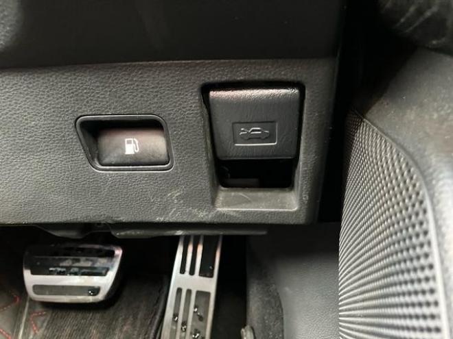 クラウンハイブリッドＲＳ　Ｆｏｕｒ　４ＷＤ　アイドリングストップ　電動格納ミラー　オートクルーズコントロール　ＡＣ１００Ｖ　シートヒーター　Ｂｌｕｅｔｏｏｔｈ接続　バックカメラ　ＴＶ　ＥＴＣ　ＵＳＢ入力端子　電動シート　オートライト 4WD 2500 4Dr