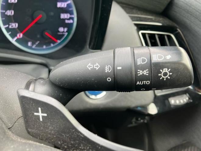 クラウンハイブリッドＲＳ　Ｆｏｕｒ　４ＷＤ　アイドリングストップ　電動格納ミラー　オートクルーズコントロール　ＡＣ１００Ｖ　シートヒーター　Ｂｌｕｅｔｏｏｔｈ接続　バックカメラ　ＴＶ　ＥＴＣ　ＵＳＢ入力端子　電動シート　オートライト 4WD 2500 4Dr