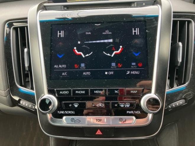 クラウンハイブリッドＲＳ　Ｆｏｕｒ　４ＷＤ　アイドリングストップ　電動格納ミラー　オートクルーズコントロール　ＡＣ１００Ｖ　シートヒーター　Ｂｌｕｅｔｏｏｔｈ接続　バックカメラ　ＴＶ　ＥＴＣ　ＵＳＢ入力端子　電動シート　オートライト 4WD 2500 4Dr