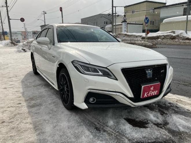 クラウンハイブリッドＲＳ　Ｆｏｕｒ　４ＷＤ　アイドリングストップ　電動格納ミラー　オートクルーズコントロール　ＡＣ１００Ｖ　シートヒーター　Ｂｌｕｅｔｏｏｔｈ接続　バックカメラ　ＴＶ　ＥＴＣ　ＵＳＢ入力端子　電動シート　オートライト 4WD 2500 4Dr