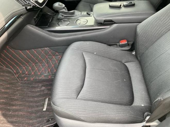 クラウンハイブリッドＲＳ　Ｆｏｕｒ　４ＷＤ　アイドリングストップ　電動格納ミラー　オートクルーズコントロール　ＡＣ１００Ｖ　シートヒーター　Ｂｌｕｅｔｏｏｔｈ接続　バックカメラ　ＴＶ　ＥＴＣ　ＵＳＢ入力端子　電動シート　オートライト 4WD 2500 4Dr