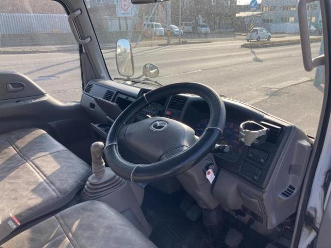 タイタンダッシュ 　マツダ　タイタンダッシュ　４ＷＤ　２０００ＣＣ　ディーゼル　スタッドレス付き 4WD 2000(D) 4Dr
