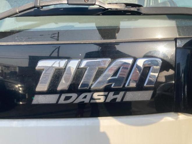 タイタンダッシュ 　マツダ　タイタンダッシュ　４ＷＤ　２０００ＣＣ　ディーゼル　スタッドレス付き 4WD 2000(D) 4Dr