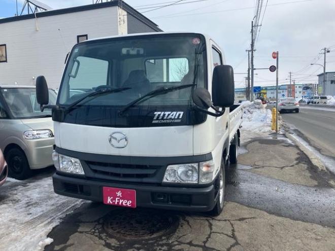 タイタンダッシュ 　４ＷＤ　オートマチック車　低床　リヤダブルタイヤ　左ミラー電動格納　最大積載量１２５０ｋｇ　　ラジオ　エアコン　パワーウインドウ 4WD 2500(D) 2Dr
