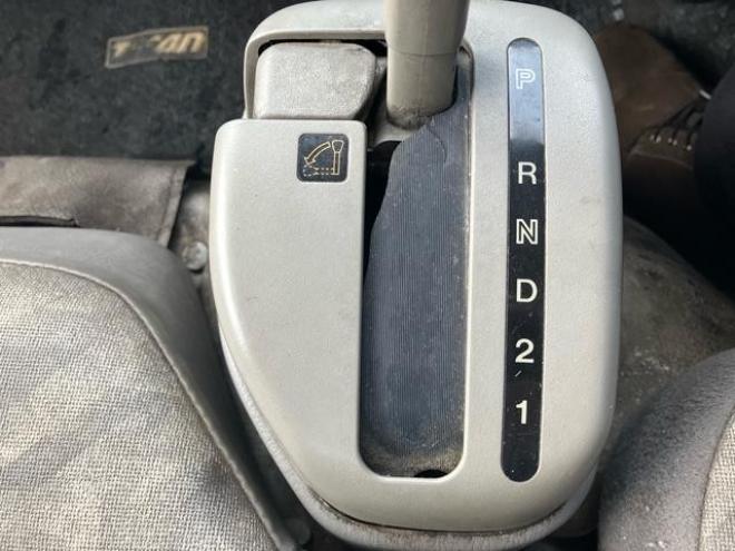 タイタンダッシュ 　４ＷＤ　オートマチック車　低床　リヤダブルタイヤ　左ミラー電動格納　最大積載量１２５０ｋｇ　　ラジオ　エアコン　パワーウインドウ 4WD 2500(D) 2Dr