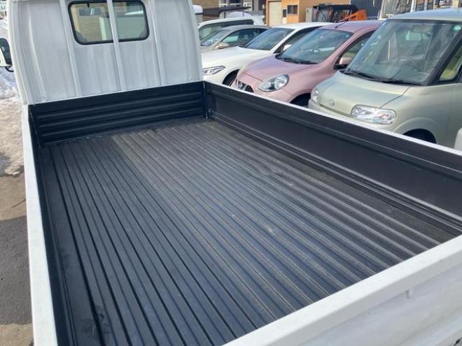 タイタンダッシュ 　４ＷＤ　オートマチック車　低床　リヤダブルタイヤ　左ミラー電動格納　最大積載量１２５０ｋｇ　　ラジオ　エアコン　パワーウインドウ 4WD 2500(D) 2Dr