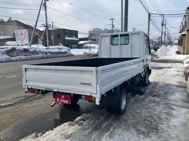 タイタンダッシュ 　４ＷＤ　オートマチック車　低床　リヤダブルタイヤ　左ミラー電動格納　最大積載量１２５０ｋｇ　　ラジオ　エアコン　パワーウインドウ 4WD 2500(D) 2Dr