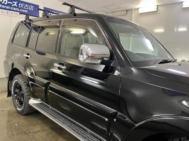 パジェロロングスーパーエクシード　本州仕入　寒冷地仕様　ダブルバッテリー　禁煙車　ディーゼルターボ　新品ＷＥＤＳキーラー１７ＡＷ＋新品ＴＯＹＯホワイトレタータイヤ　純正１７ＡＷ＋スタッドレスタイヤ付　新品ＪＡＯＳブラックマッドガード　純正ナビ（フルセグ地デジ　ＤＶＤ再生　Ｂｌｕｅｔｏｏｔｈ）＋バックカメラ　ロックフォードサウンド　純正レザーシート　クルーズコントロール　両席シートヒーター　エンジンスターター　リアヒーター　横滑り防止装置　盗難防止装置　１００Ｖ電源　ＨＩＤ　ＥＴＣ 4WD 3200 5Dr