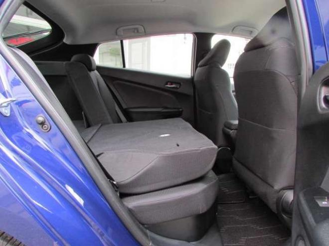 プリウス1.8 S E-Four 4WD　フルセグテレビ　エンジンスターター 1800
