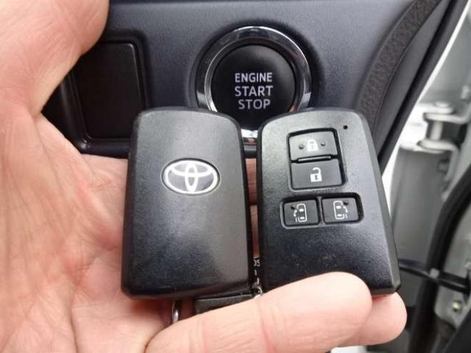ノア2.0 Si 4WD　本州車　保証1年　Wパワスラ　ナビ 地デジ 2000