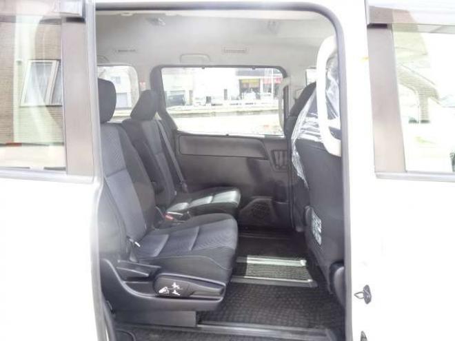 ノア2.0 Si 4WD　本州車　保証1年　Wパワスラ　ナビ 地デジ 2000