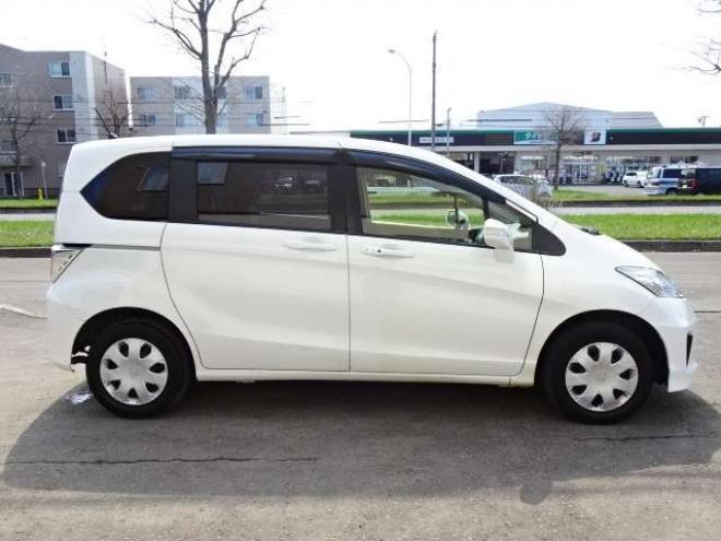 フリード1.5 G プレミアムエディション 4WD　本州車　保証1年 Wパワスラ　ナビ Bカメラ 1500