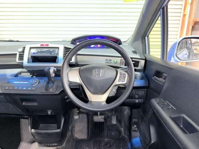フリードスパイクハイブリッド1.5 ジャストセレクション　下廻防錆キーレスETC 2WD 1500