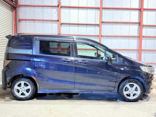 フリードスパイク1.5 G エアロ 4WD　下廻防錆ドラレコTVナビBカメエンスタETC 1500