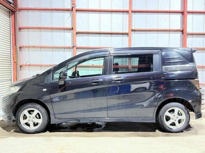 フリードスパイク1.5 G エアロ 4WD　下廻防錆ドラレコTVナビBカメエンスタETC 1500