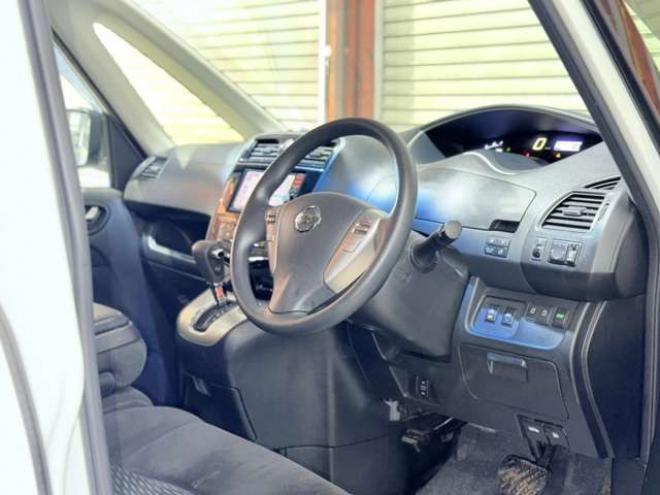 セレナ2.0 20X Vセレクション+Safety 4WD　下廻防錆TVナビBカメエンスタETC 2000