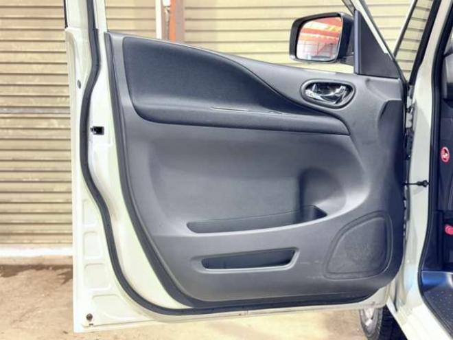 セレナ2.0 20X Vセレクション+Safety 4WD　下廻防錆TVナビBカメエンスタETC 2000