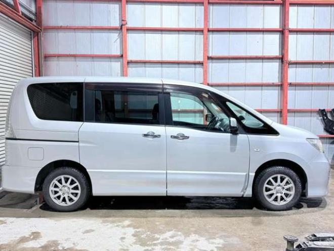 セレナ2.0 ライダー Jパッケージ 4WD　下廻防錆TVナビ後席モニターETC 2000