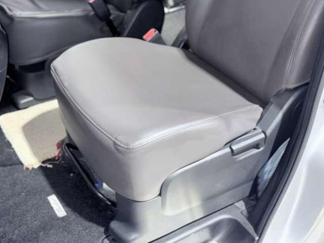 セレナ2.0 ライダー Jパッケージ 4WD　下廻防錆TVナビ後席モニターETC 2000