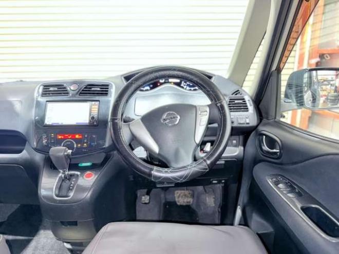 セレナ2.0 ライダー Jパッケージ 4WD　下廻防錆TVナビ後席モニターETC 2000
