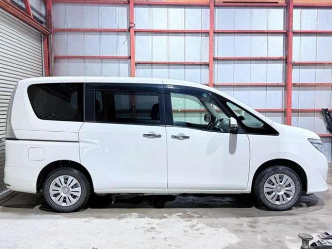 セレナ2.0 20X 4WD　下廻防錆TVナビBカメETCエンスタ 2000
