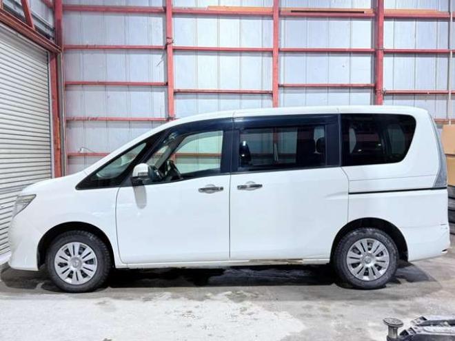セレナ2.0 20X 4WD　下廻防錆TVナビBカメETCエンスタ 2000