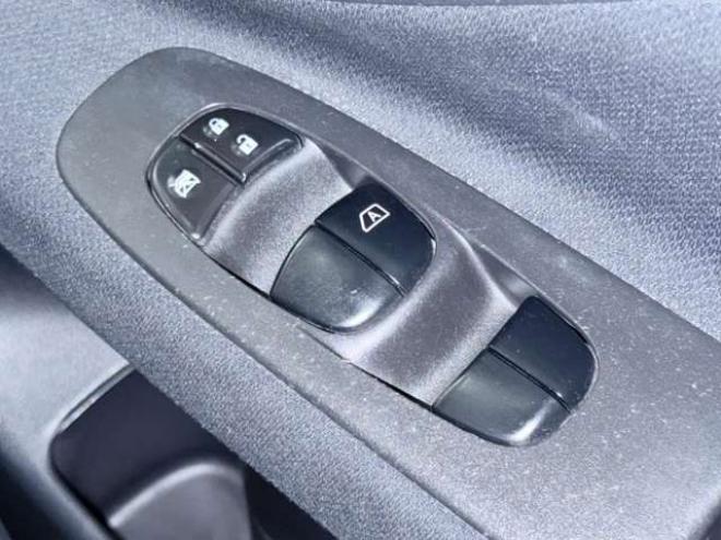 セレナ2.0 20X 4WD　下廻防錆TVナビBカメETCエンスタ 2000