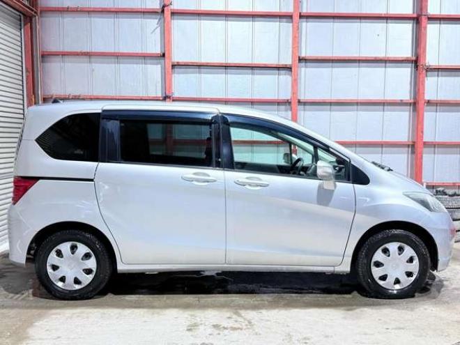 フリード1.5 G 4WD　下廻防錆TVナビBカメETC 1500