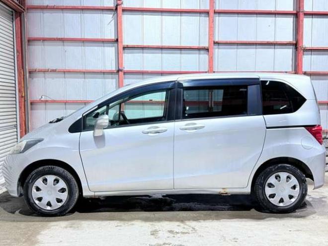フリード1.5 G 4WD　下廻防錆TVナビBカメETC 1500