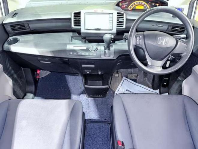 フリード1.5 G 4WD　下廻防錆TVナビBカメETC 1500