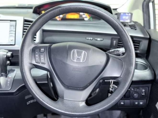 フリード1.5 G 4WD　下廻防錆TVナビBカメETC 1500