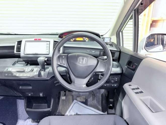 フリード1.5 G 4WD　下廻防錆TVナビBカメETC 1500