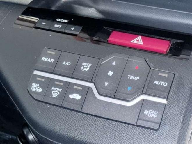 ステップワゴン2.0 スパーダ S 4WD　下廻防錆ナビBカメETC 2000