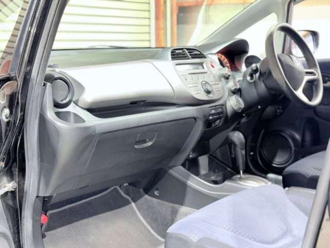 フィット1.3 G 4WD　下廻防錆1オナキーレスCD 1300
