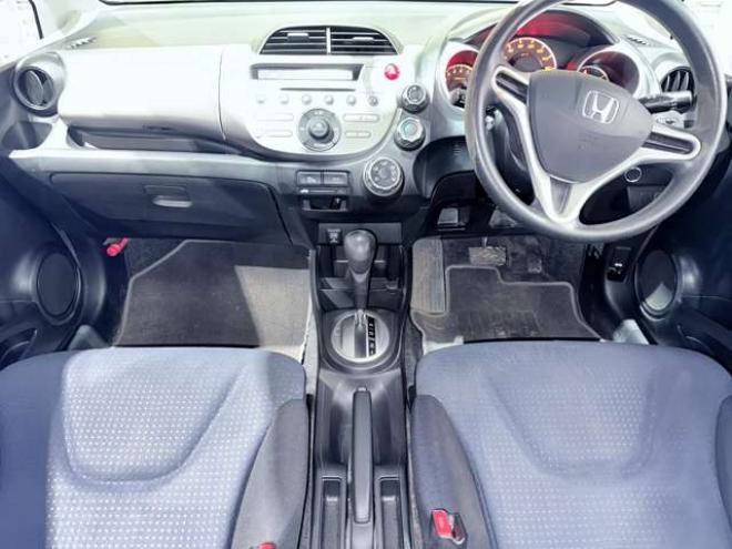 フィット1.3 G 4WD　下廻防錆1オナキーレスCD 1300