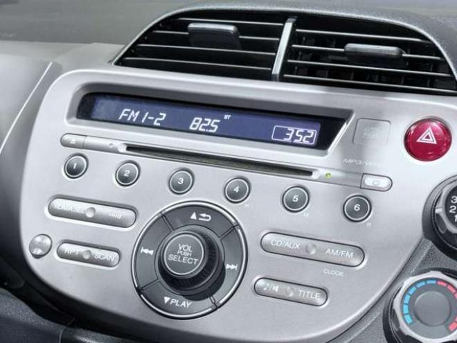 フィット1.3 G 4WD　下廻防錆1オナキーレスCD 1300