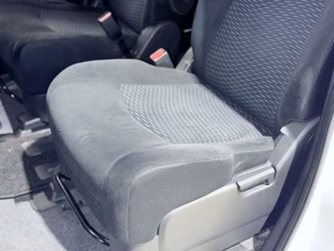 セレナ2.0 20X 4WD　下廻防錆ラジオCD 2000