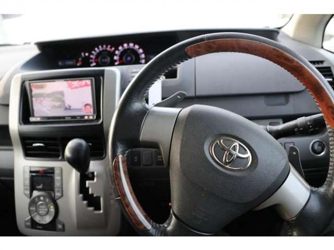 ヴォクシー2.0 ZS 4WD　検2年　自社　ローンカノウ 2000