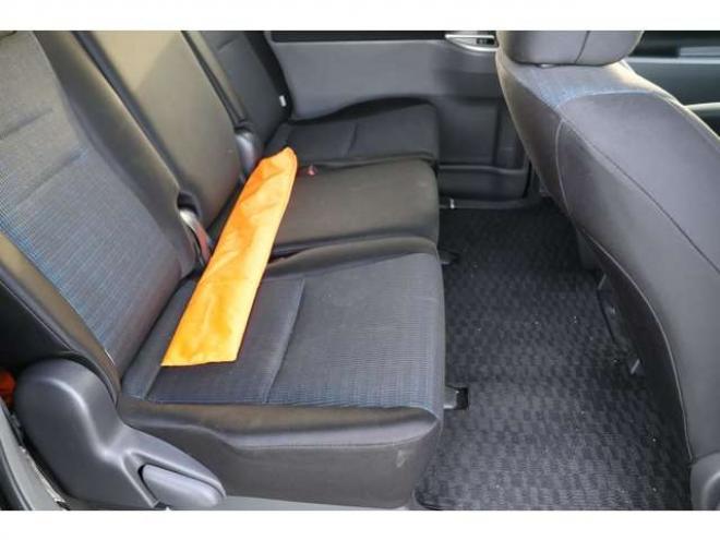 ヴォクシー2.0 ZS 4WD　検2年　自社　ローンカノウ 2000