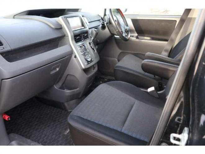 ヴォクシー2.0 ZS 4WD　検2年　自社　ローンカノウ 2000