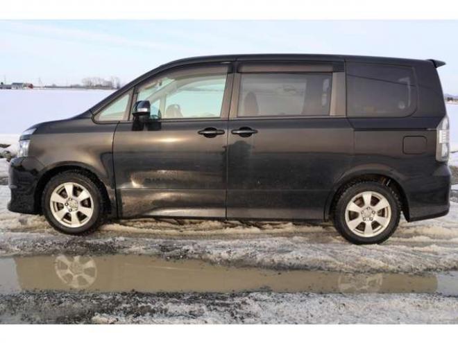 ヴォクシー2.0 ZS 4WD　検2年　自社　ローンカノウ 2000