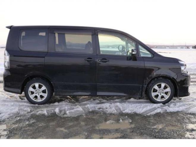 ヴォクシー2.0 ZS 4WD　検2年　自社　ローンカノウ 2000