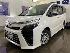 ヴォクシー　ＺＳキラメキ　ワンオーナー　寒冷地仕様　禁煙車　ＷＡＫＯＳバリアスコーティング済　純正１６インチＡＷ　社外１５ＡＷ＋スタッドレスタイヤ付　両側パワースライドドア　純正ナビ（フルセグ地デジ＋ＤＶＤ再生＋Ｂｌｕｅｔｏｏｔｈオーディオ）＋バックカメラ　プリクラッシュセーフティ　車線逸脱警報　ＬＥＤヘッドライト　フロントガラス熱線　純正エンジンスターター　アイドリングストップ　ＥＴＣ　７人乗りキャプテンシート 4WD 2000 5Dr