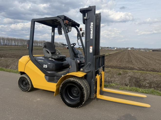 フォークリフト極上！コマツ FD25T-17 サイドシフト付き 2.5トンディーゼル ダブルタイヤ 3694アワー
