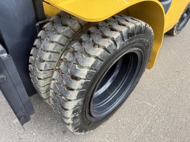 フォークリフト極上！コマツ FD25T-17 サイドシフト付き 2.5トンディーゼル ダブルタイヤ 3694アワー