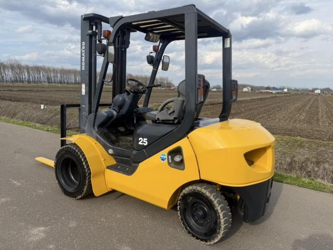 フォークリフト極上！コマツ FD25T-17 サイドシフト付き 2.5トンディーゼル ダブルタイヤ 3694アワー